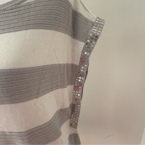 White House Black Market Relaxed Gray and White Cuffed Sleeve Blouse Size L - Picture 5 of 9